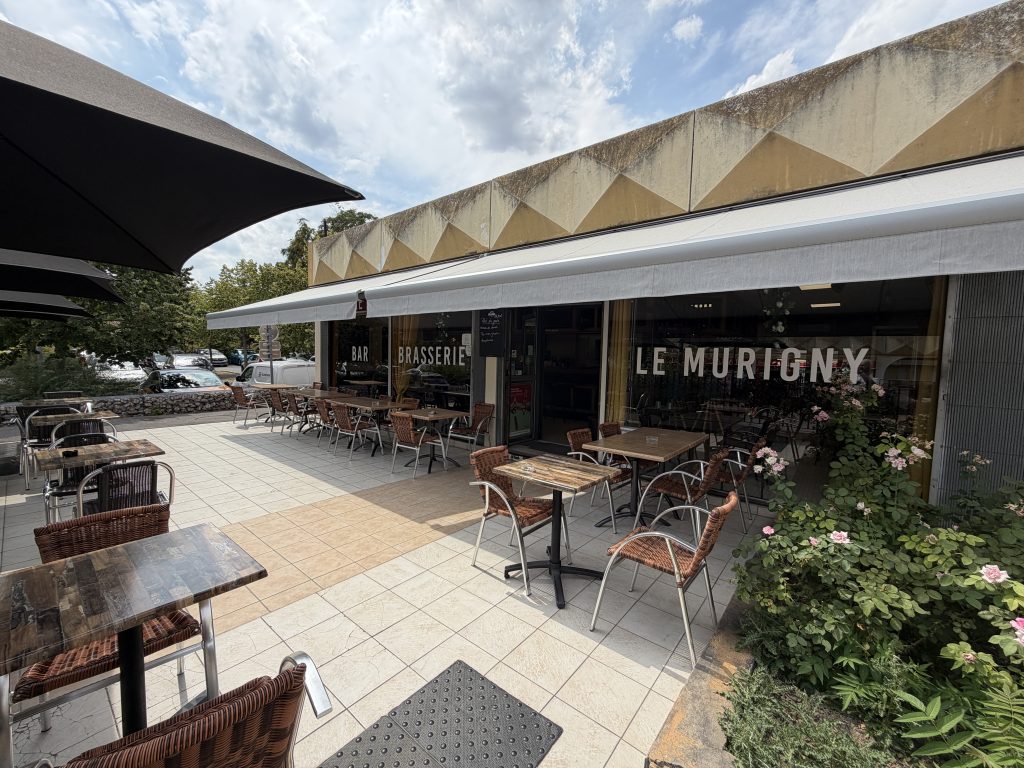 IMG_7699 Terrasse ensoleillée de la brasserie Le Murigny à Reims, vue extérieure